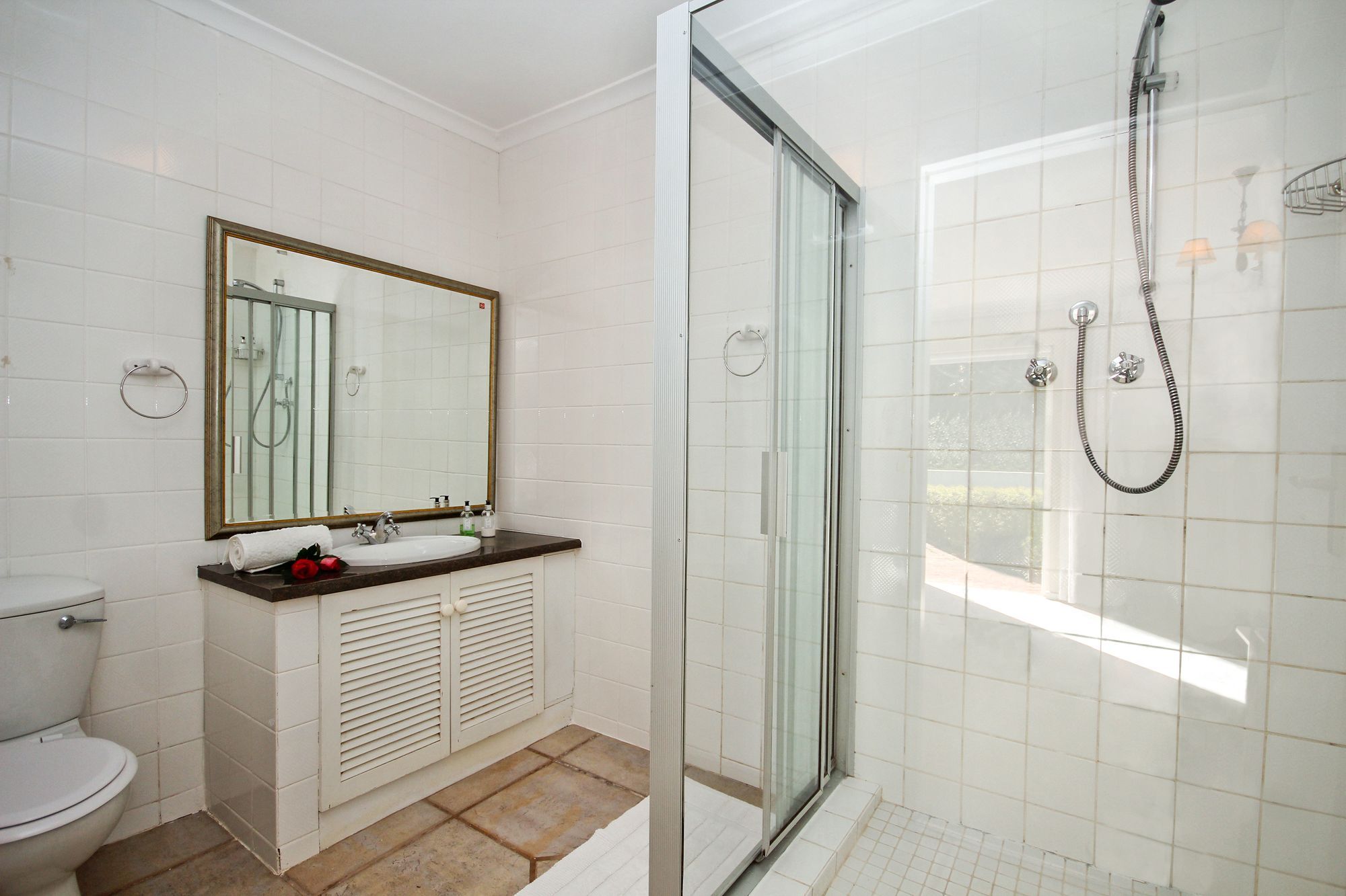 Beluga Of Constantia Guest House Кейптаун Екстериор снимка