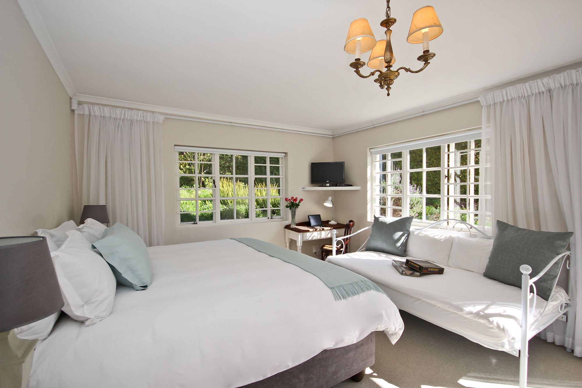 Beluga Of Constantia Guest House Кейптаун Екстериор снимка