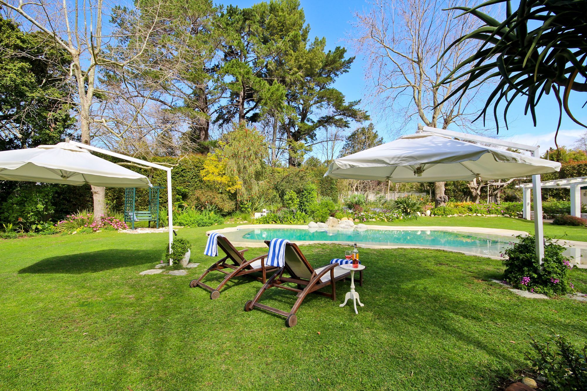 Beluga Of Constantia Guest House Кейптаун Екстериор снимка