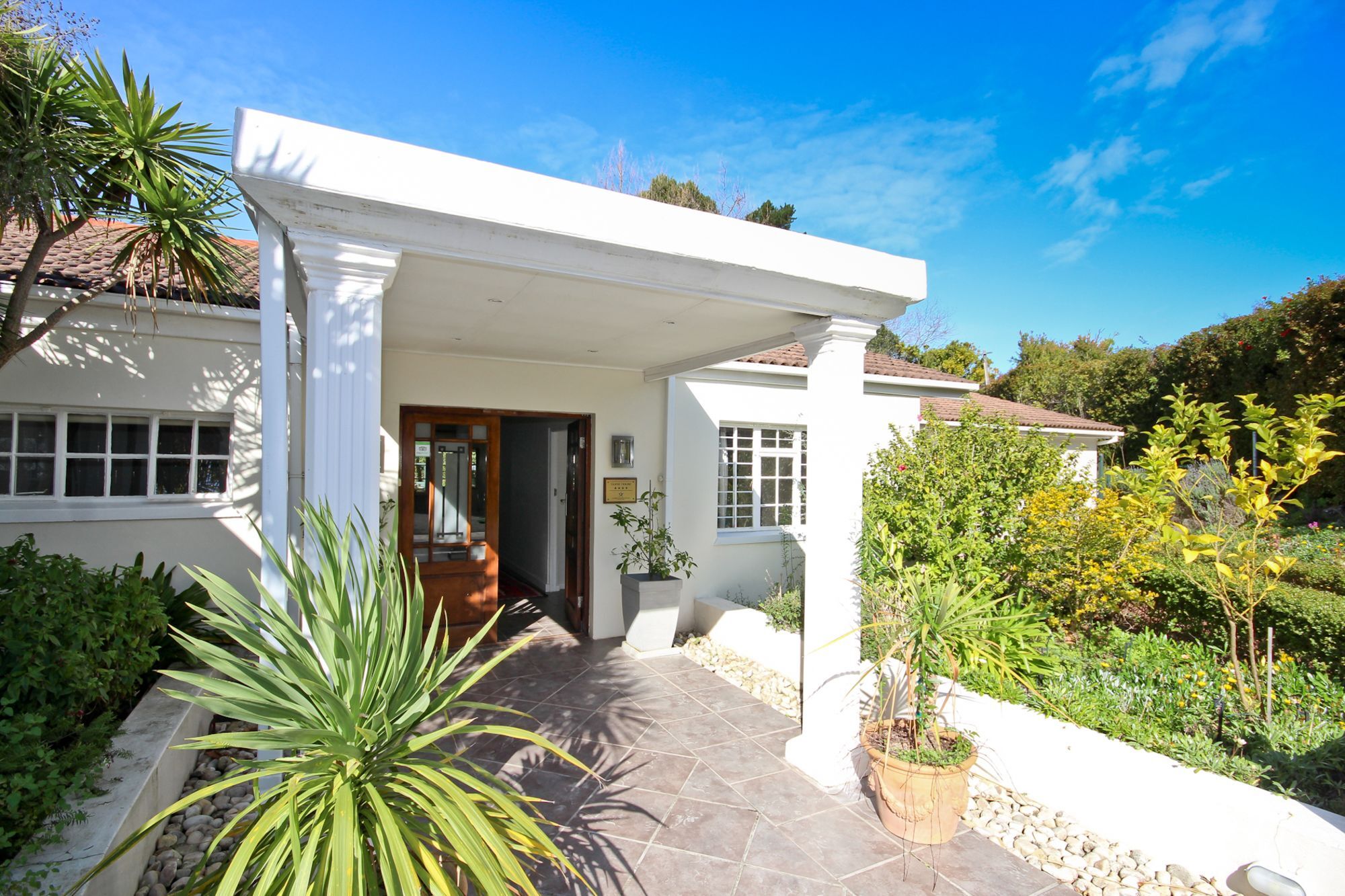 Beluga Of Constantia Guest House Кейптаун Екстериор снимка